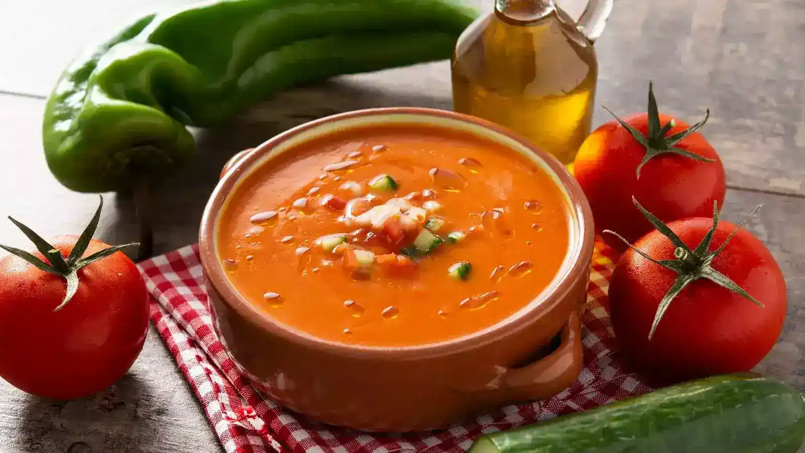 Gazpacho andaluz frío casero y muy fácil
