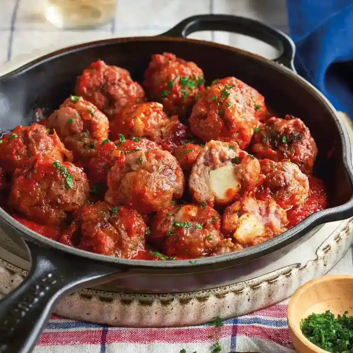 Albóndigas en salsa de tomate y vino tinto