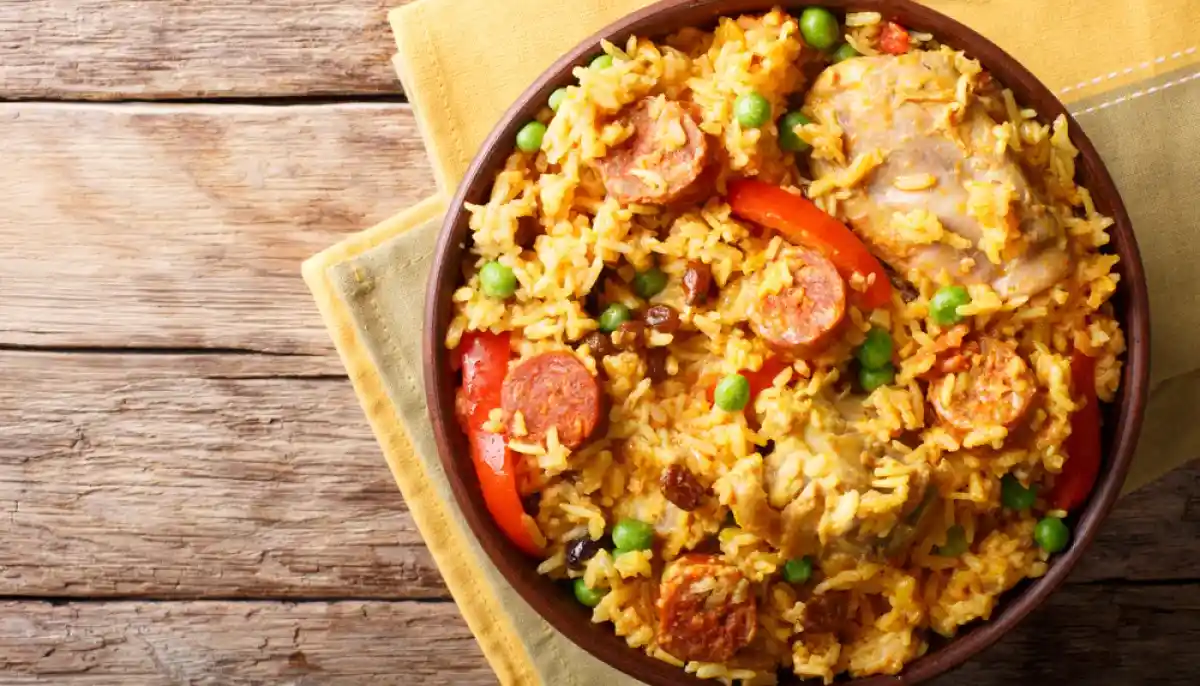 Arroz con pollo y chorizo fácil