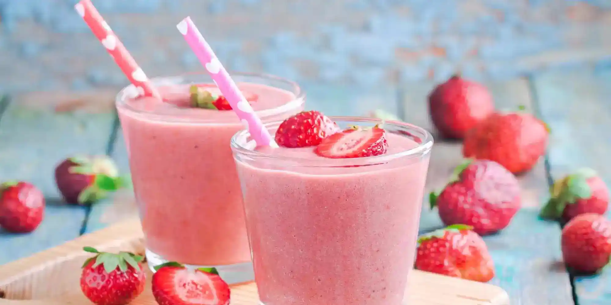 Batido cremoso de fresa casero para desayuno