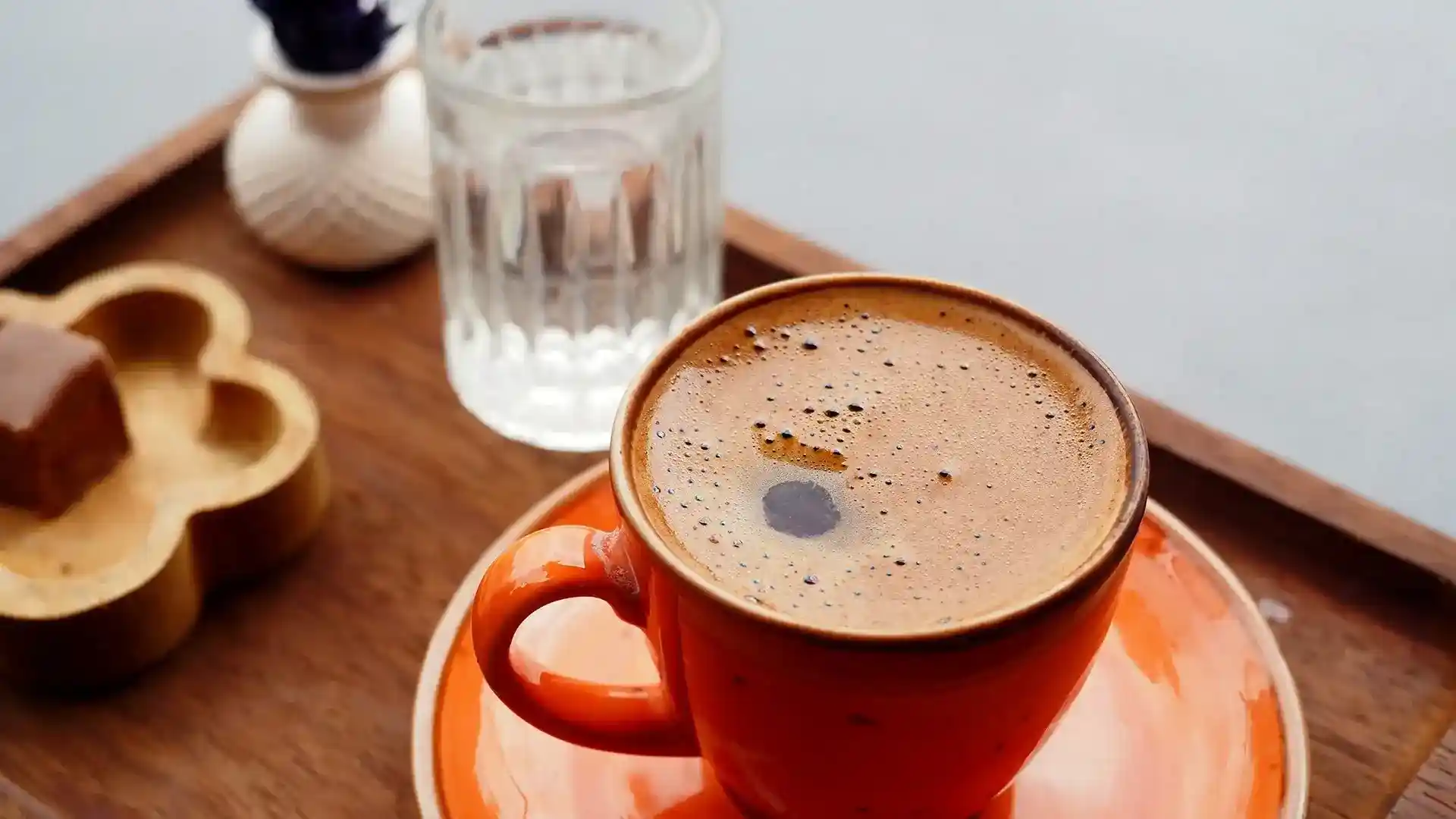 Café turco tradicional fuerte y aromático