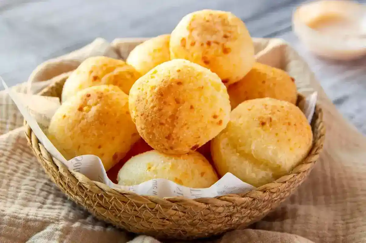 Chipa paraguaya tradicional con queso