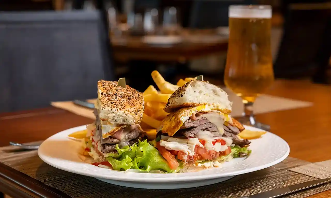 Chivito Uruguayo Clásico