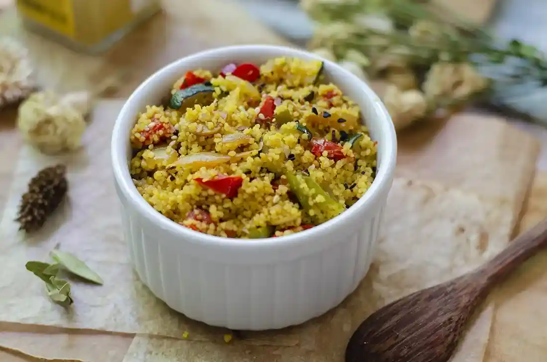 Cuscús con verduras frescas y especias