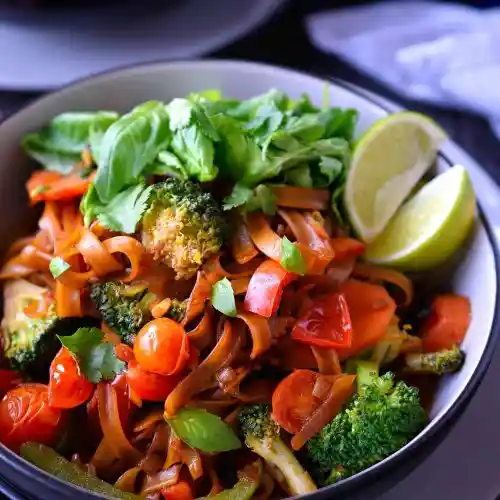 Fideos borrachos estilo tailandés