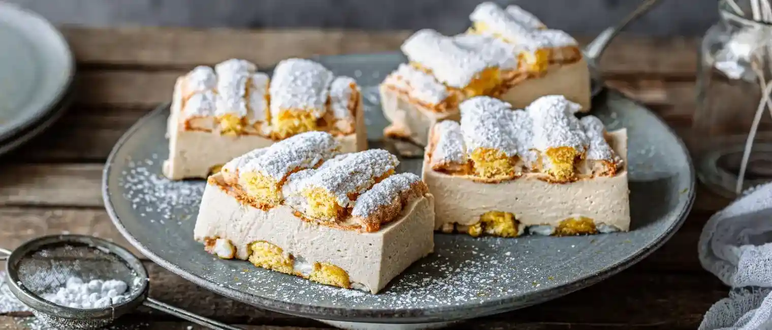 Kardinalschnitten sueco con crema y bizcocho