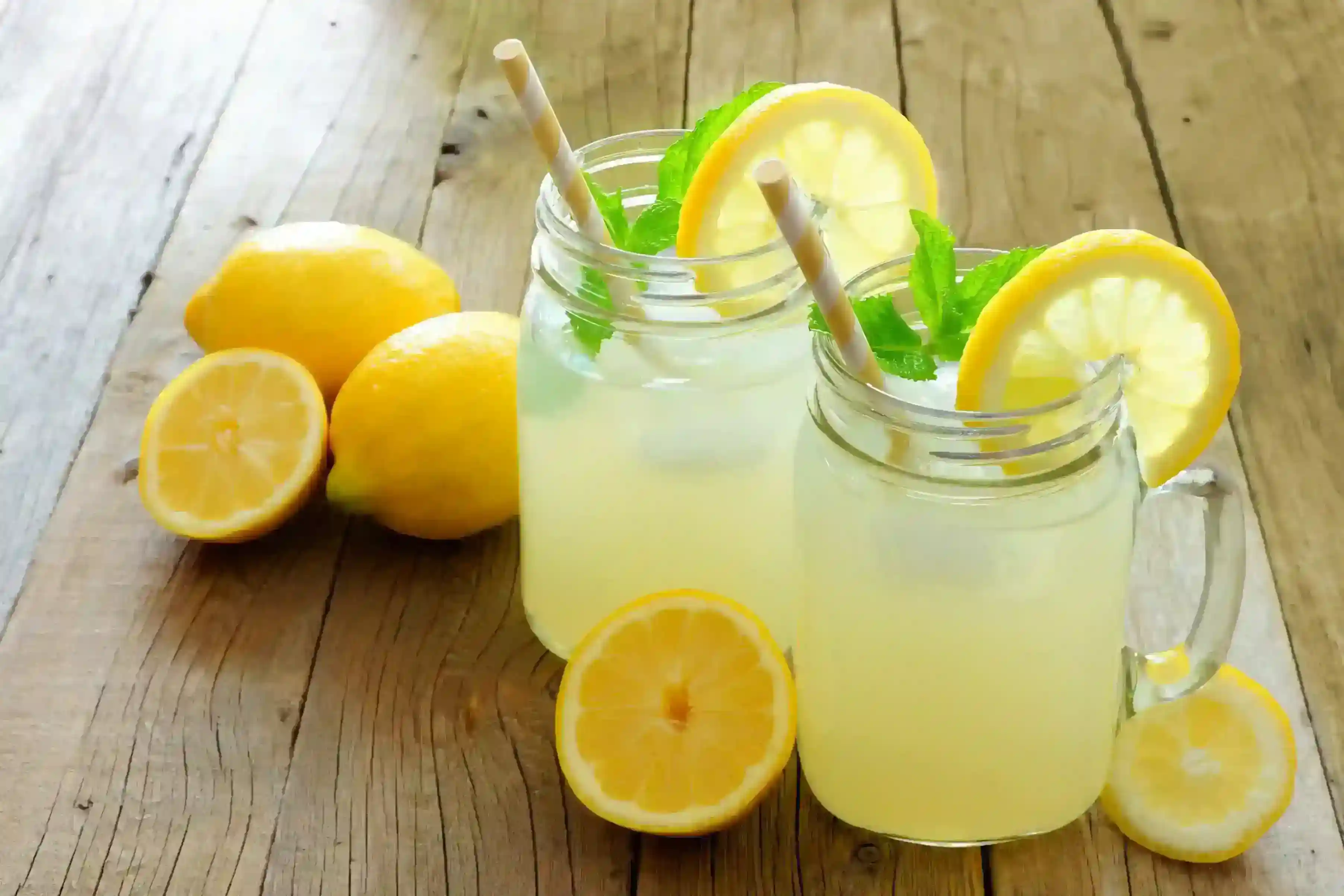 Limonada casera natural fría y refrescante