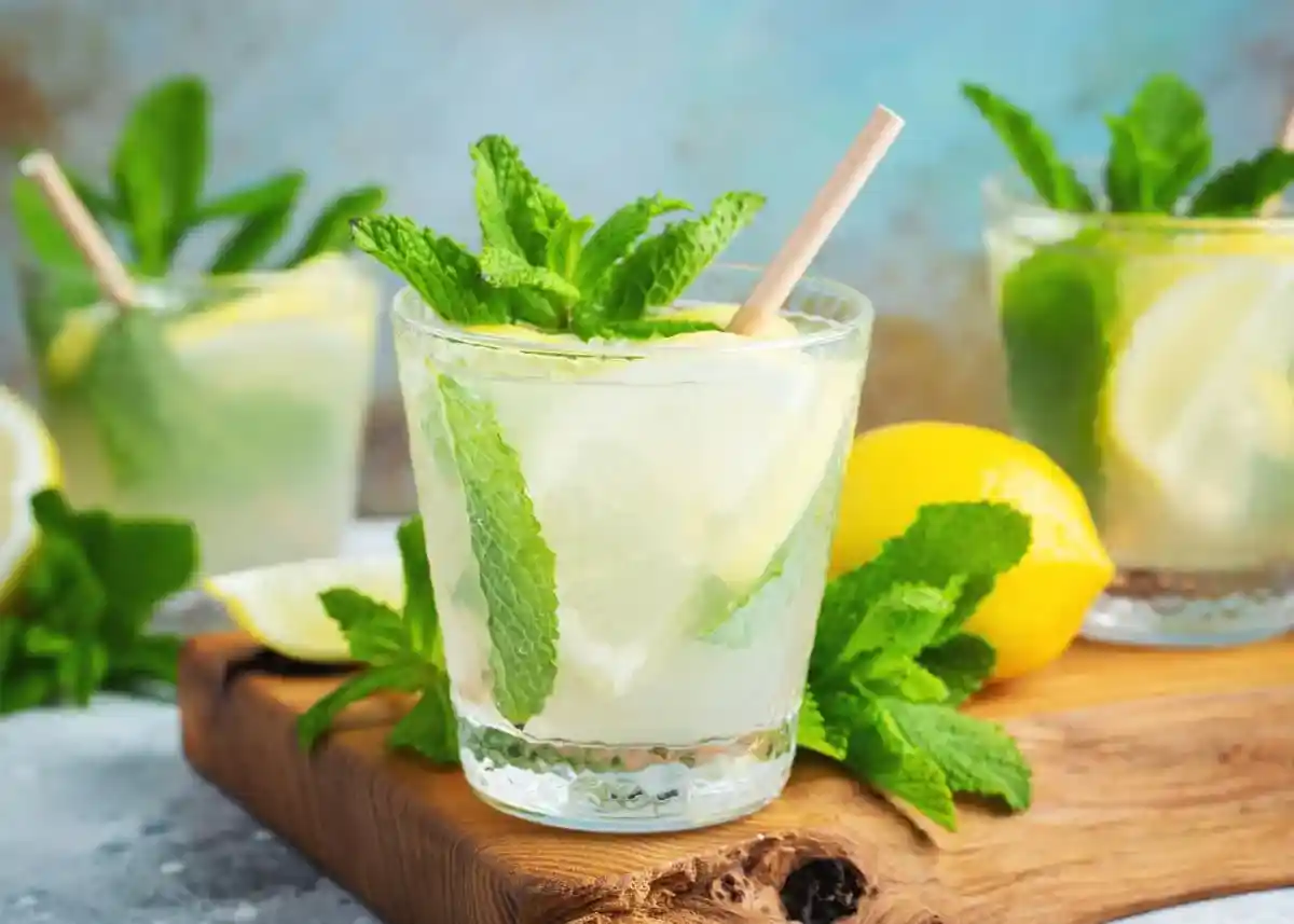 Mojito sin alcohol cítrico y refrescante