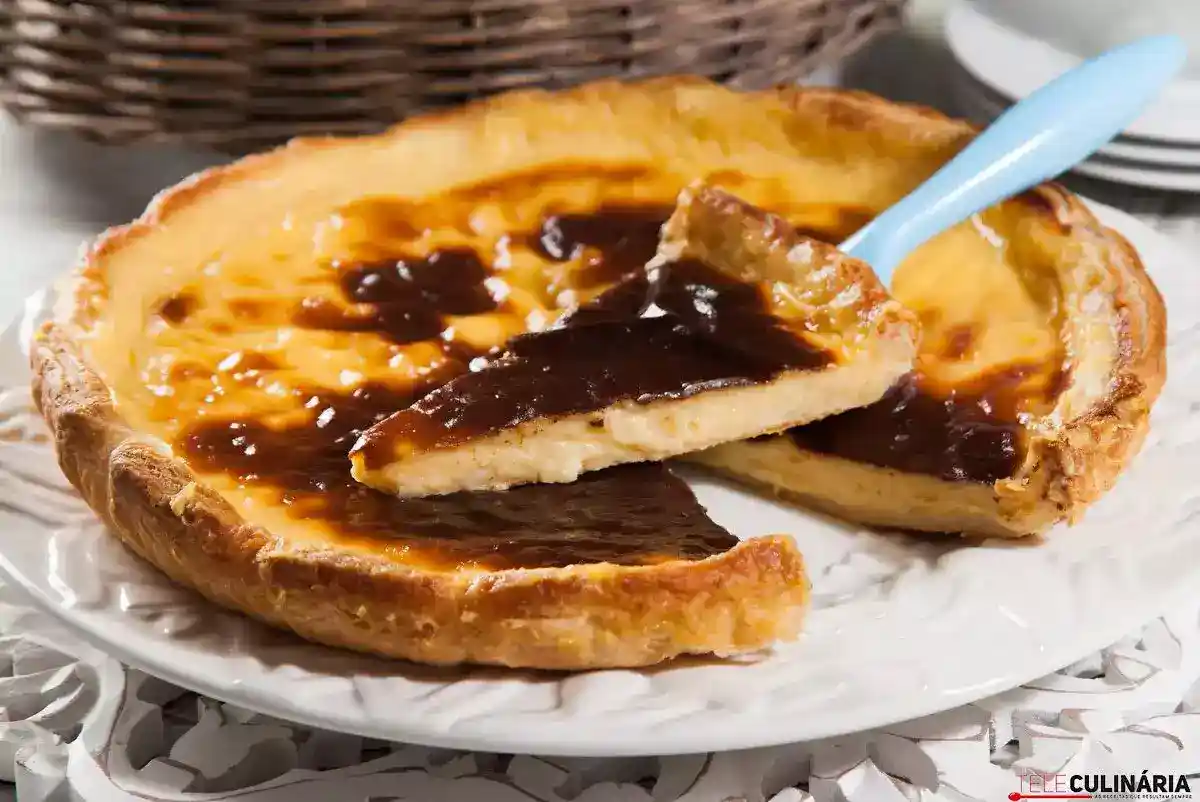 Tarta portuguesa de natas grande y cremosa