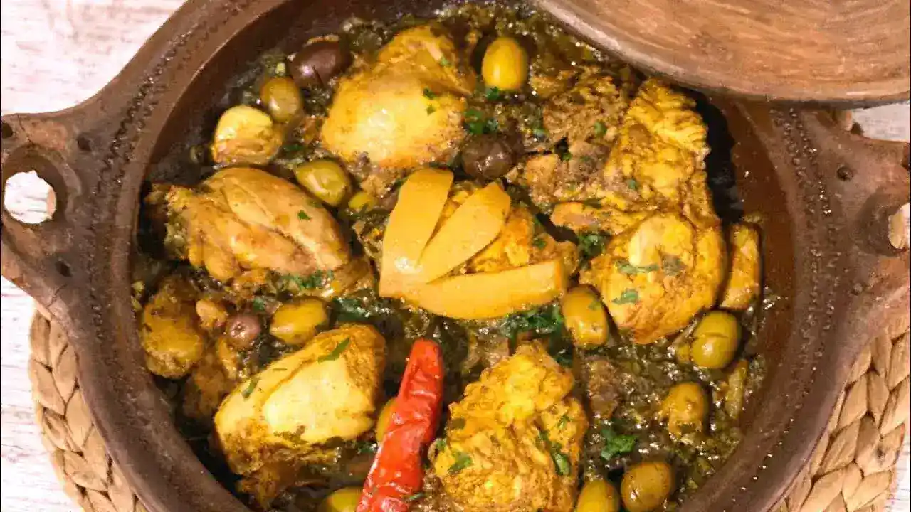 Pollo marroquí con aceitunas y limón fresco