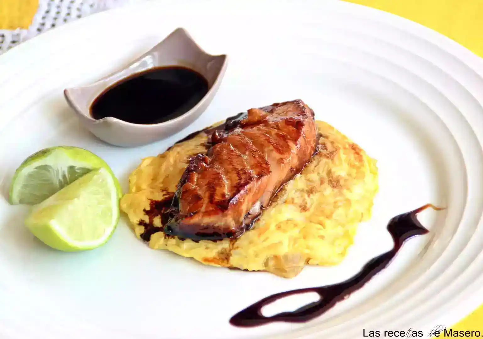 Salmón caramelizado con miel y salsa de soja