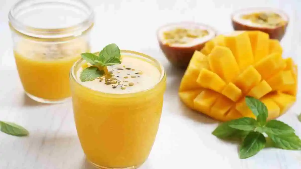 Smoothie tropical de mango y piña