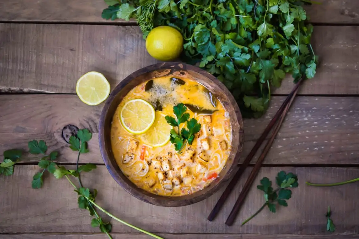 Sopa de Pollo Verano Tailandesa