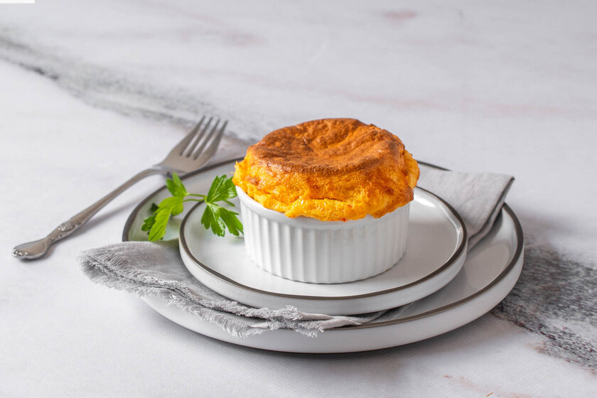Soufflés Sabrosos de Tres Quesos