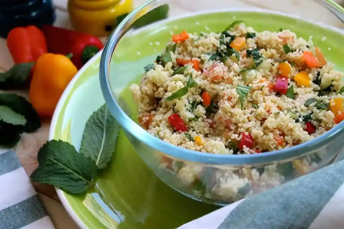 Tabulé libanés con menta y limón natural