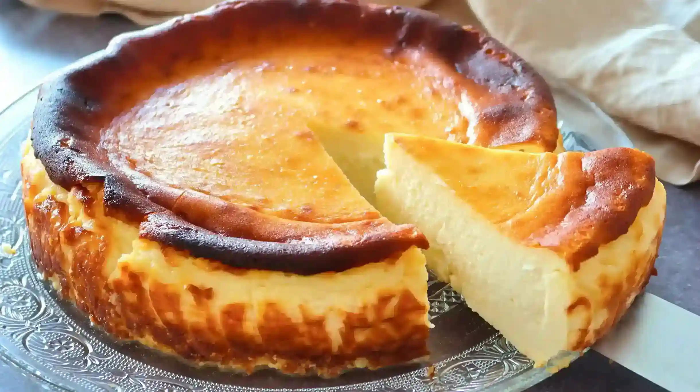 Tarta de queso al horno clásica y dorada